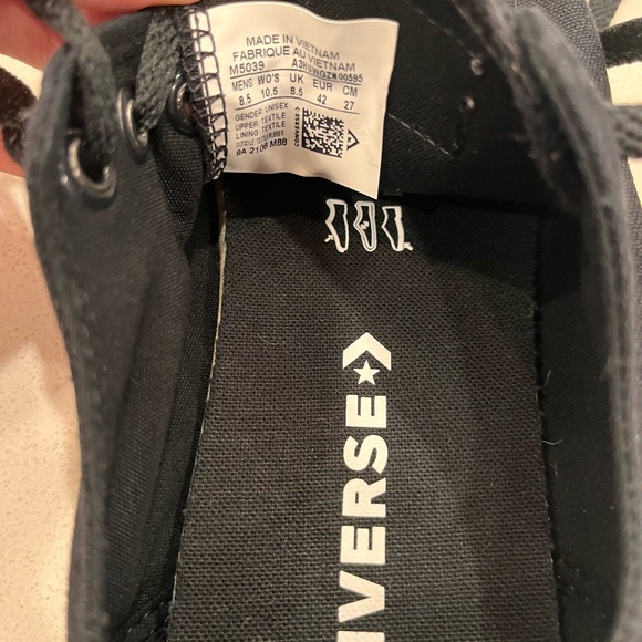 Black low top converse - Size 8.5 mens/10.5 womens - Picture 3 of 3